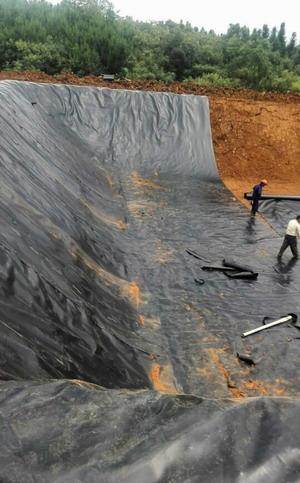 包頭市水庫復合土布膜施工案例